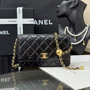 CHANEL Black Quilted Bag with Gold Chain